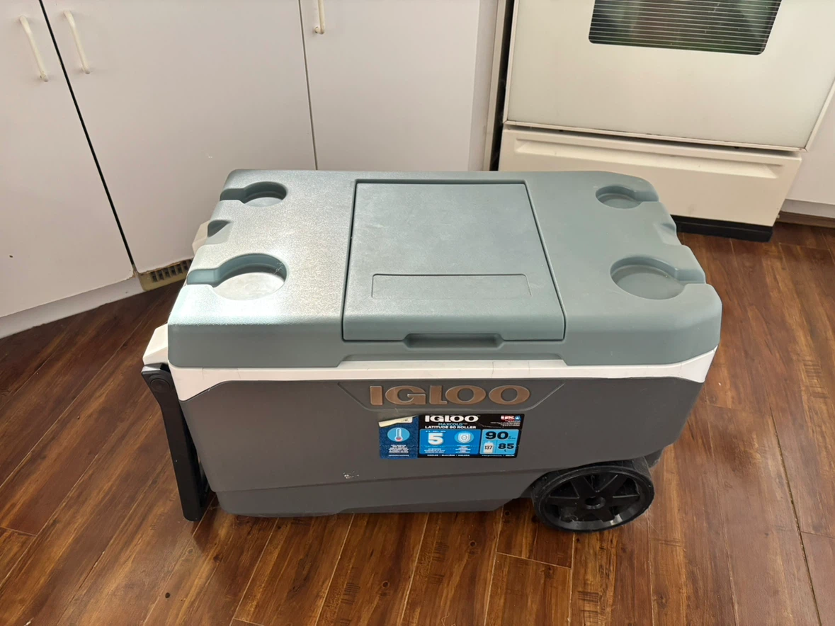 Igloo Maxcold Latitude 90 Roller Cooler - photo 4