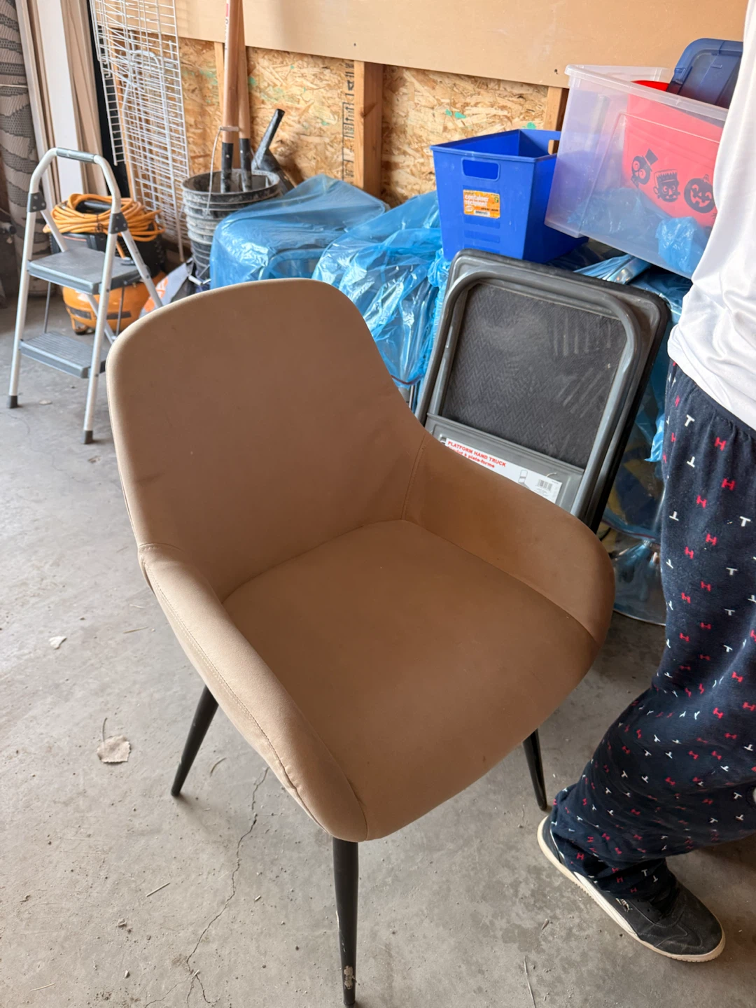 5 Tan Accent Chair