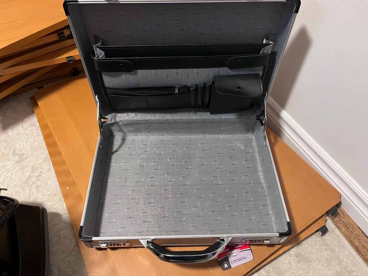💼 BRAND NEW RoadPro Silver Aluminum Briefcase / Attache Case