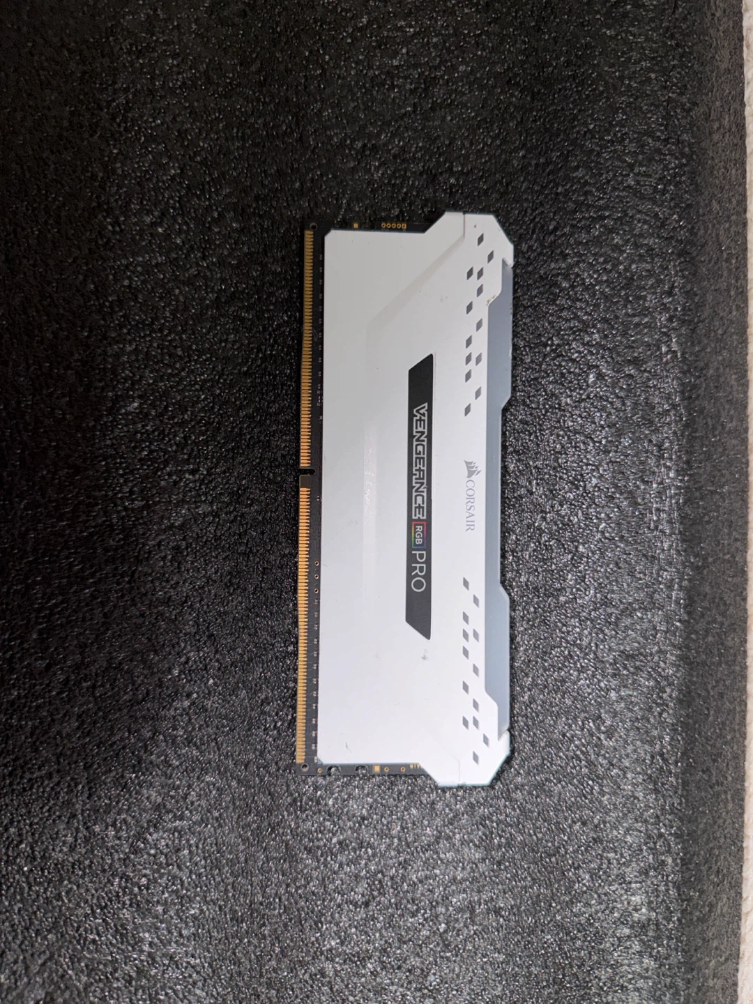 Corsair Vengeance Pro RGB DDR4 RAM Stick - photo 2