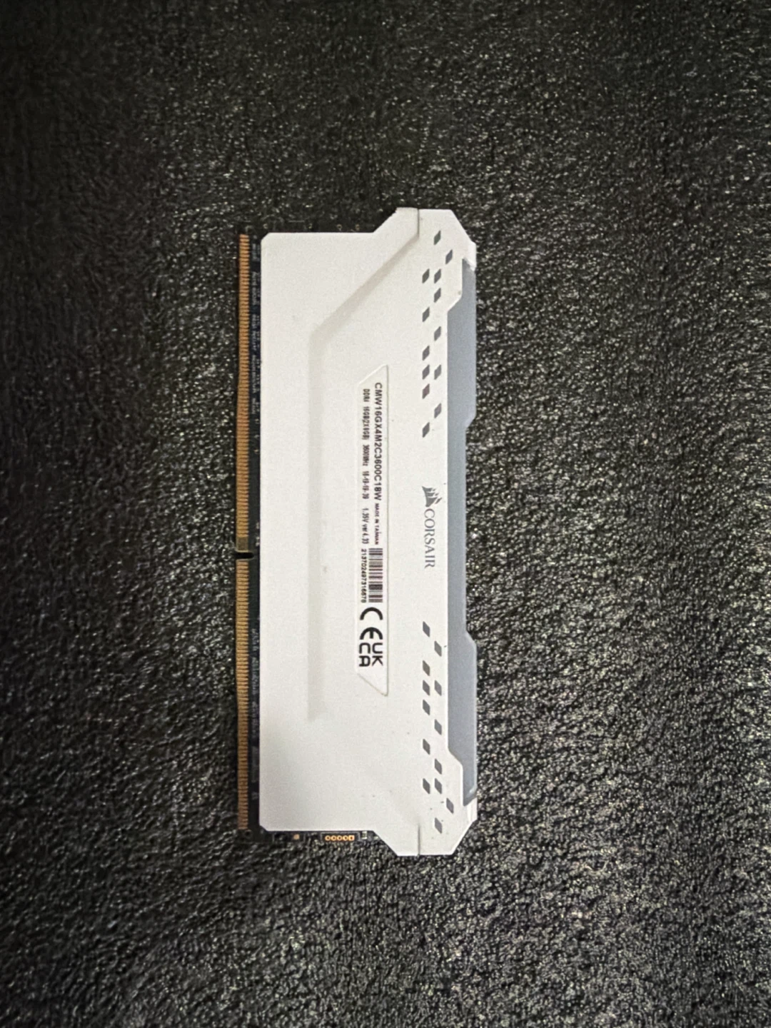Corsair Vengeance Pro RGB DDR4 RAM Stick - photo 3