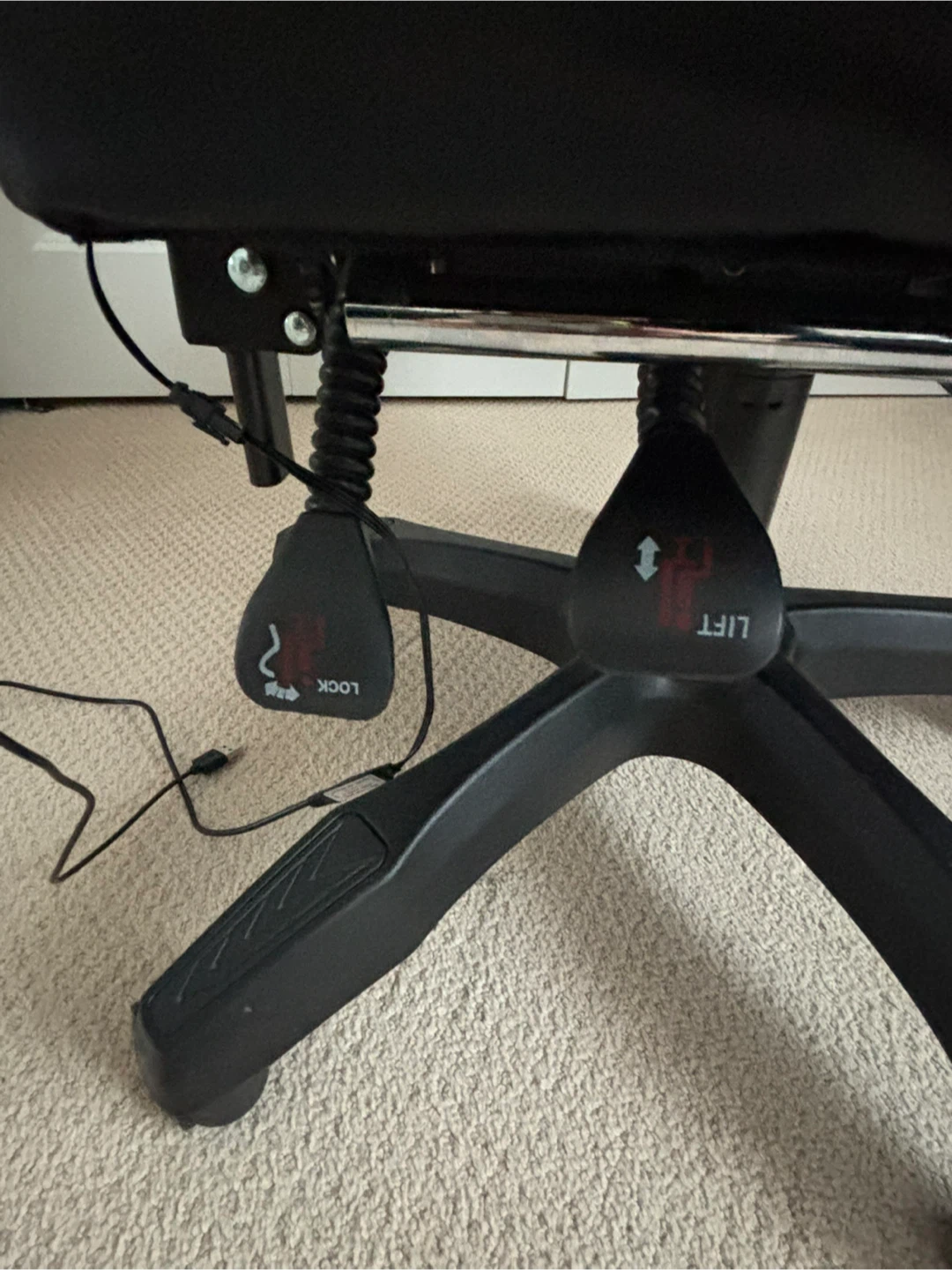 WINGOMART Gaming Chair with RGB Lighting - photo 5
