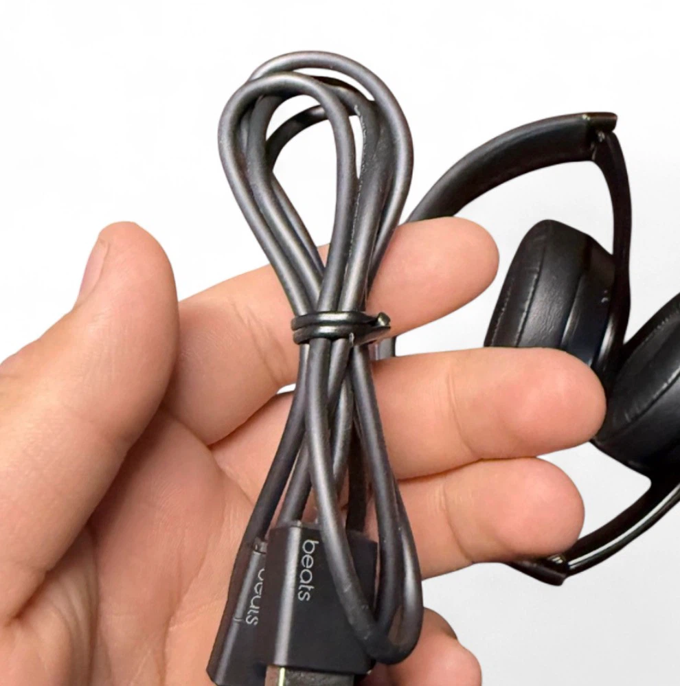 Beats Solo 3 Headphones with Case and Cable - photo 3