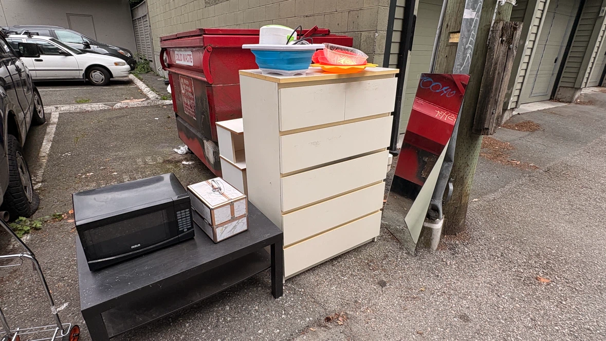Moving out free - first come first serve