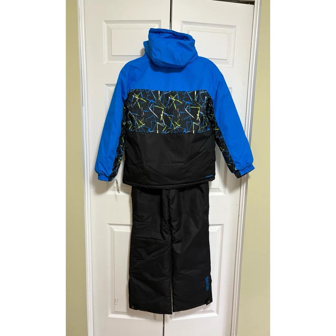 NEW, Oshkosh 2-piece Snowsuit with Hat & Neck warmer, size 14. - photo 3