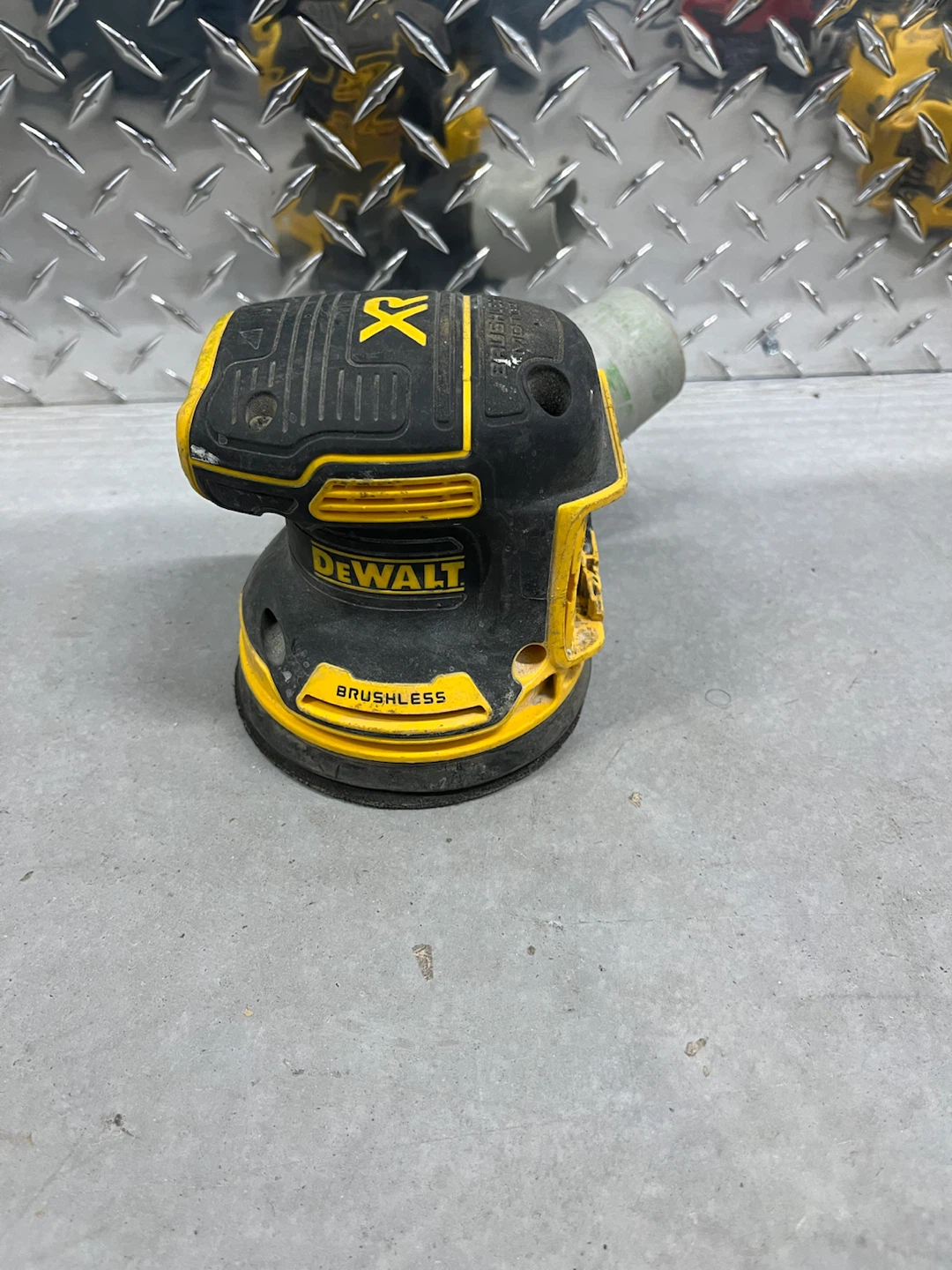DEWALT DCW210 Random Orbit Palm Sander