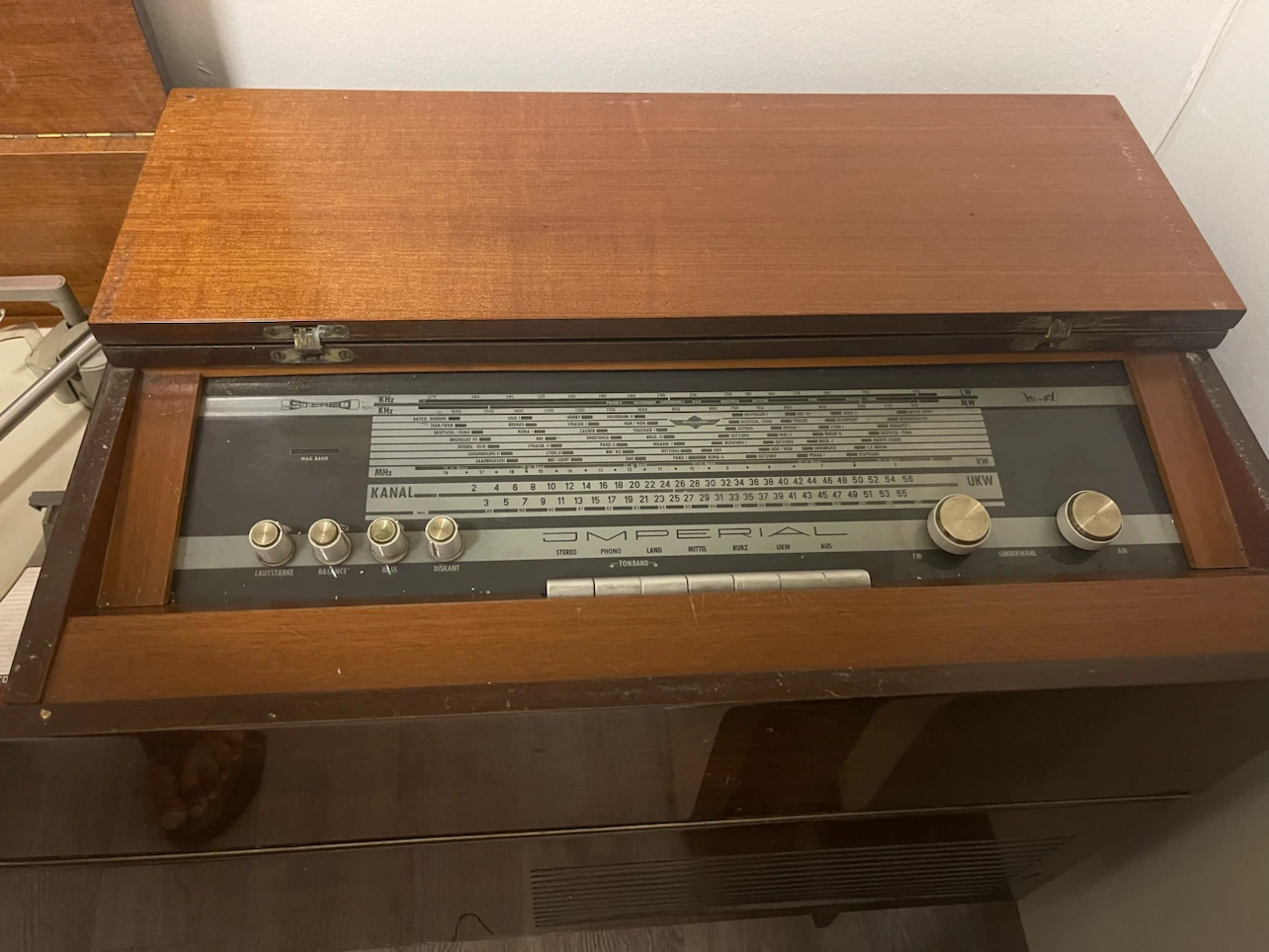 German-made Kuba Imperial stereo console $25