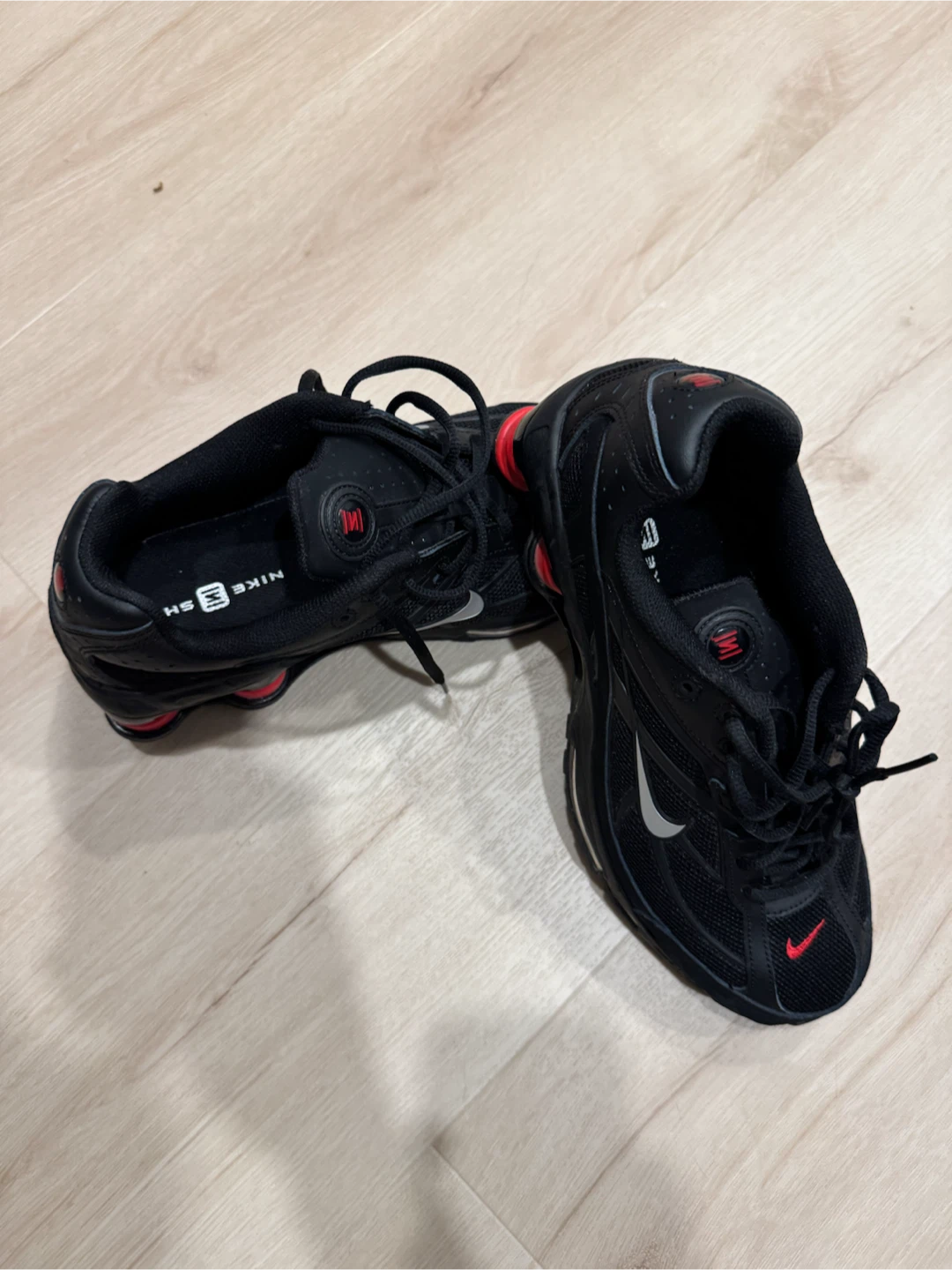 Nike Shox Sneakers - photo 3