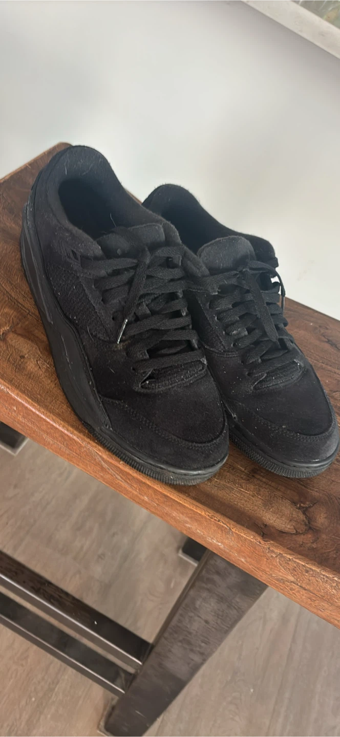 Black Jordan Sneakers - photo 2