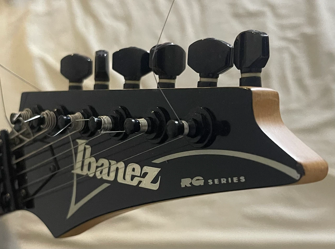 Made In Japan 1999 Ibanez RG470 near-mint + SKB case + extras! - photo 2