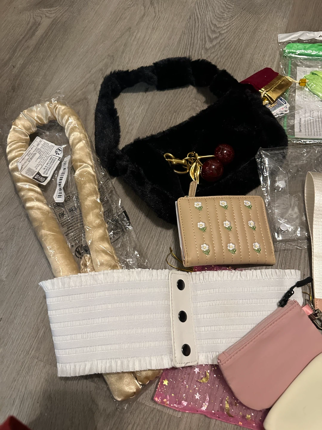 Mystery Reseller Bundle – Bags, Accessories & NWT Mizuno - photo 3