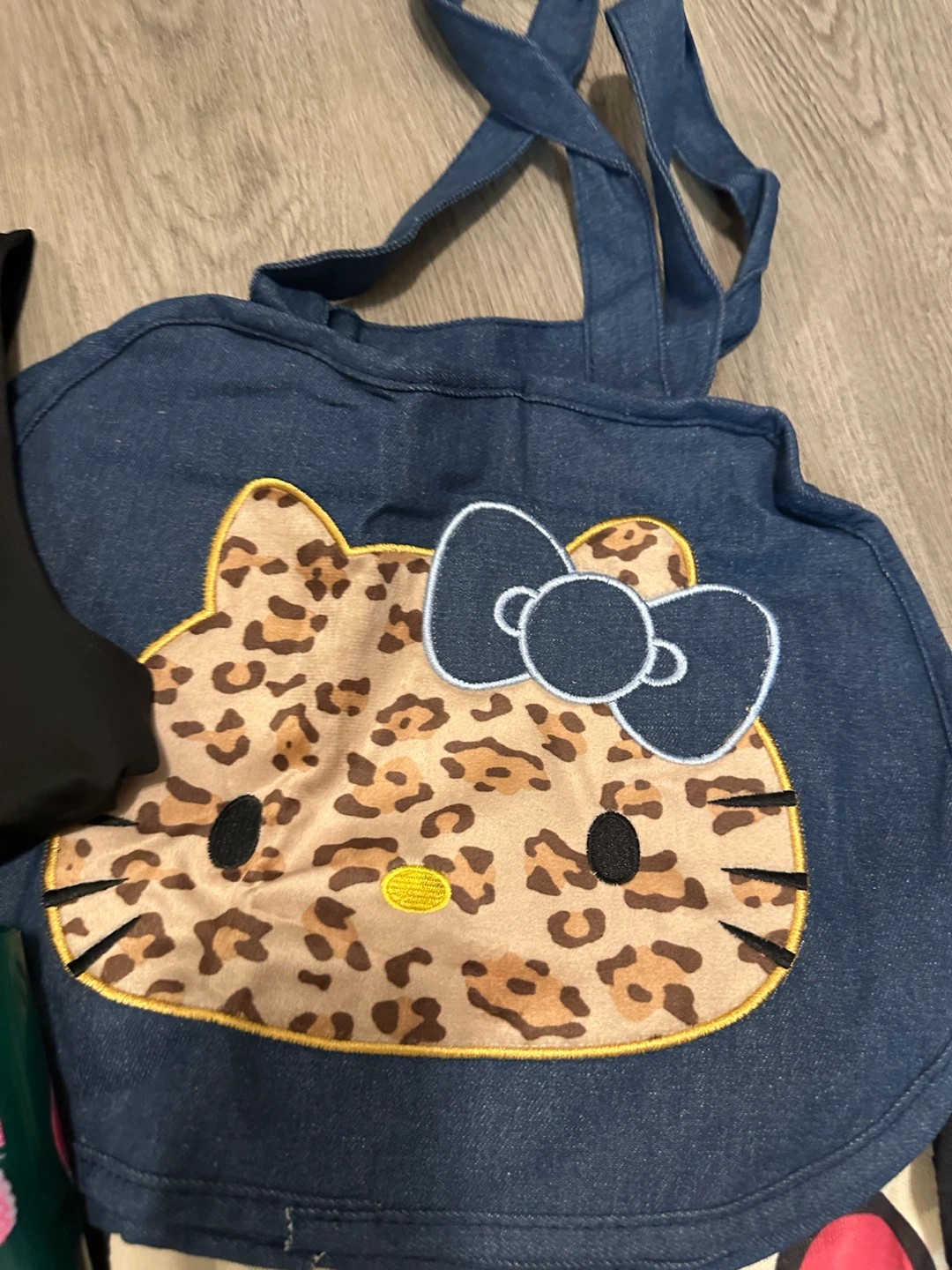 Brand New Women’s Bundle – YZY GAP + Hello Kitty + ASICS - photo 4