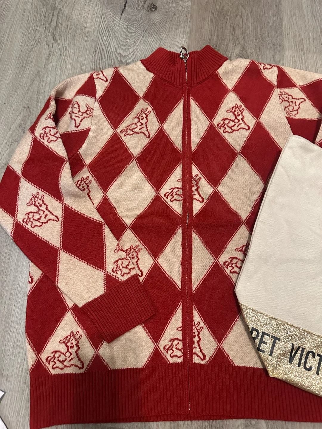 15% Cashmere Sweater + Victoria’s Secret Tote - photo 2