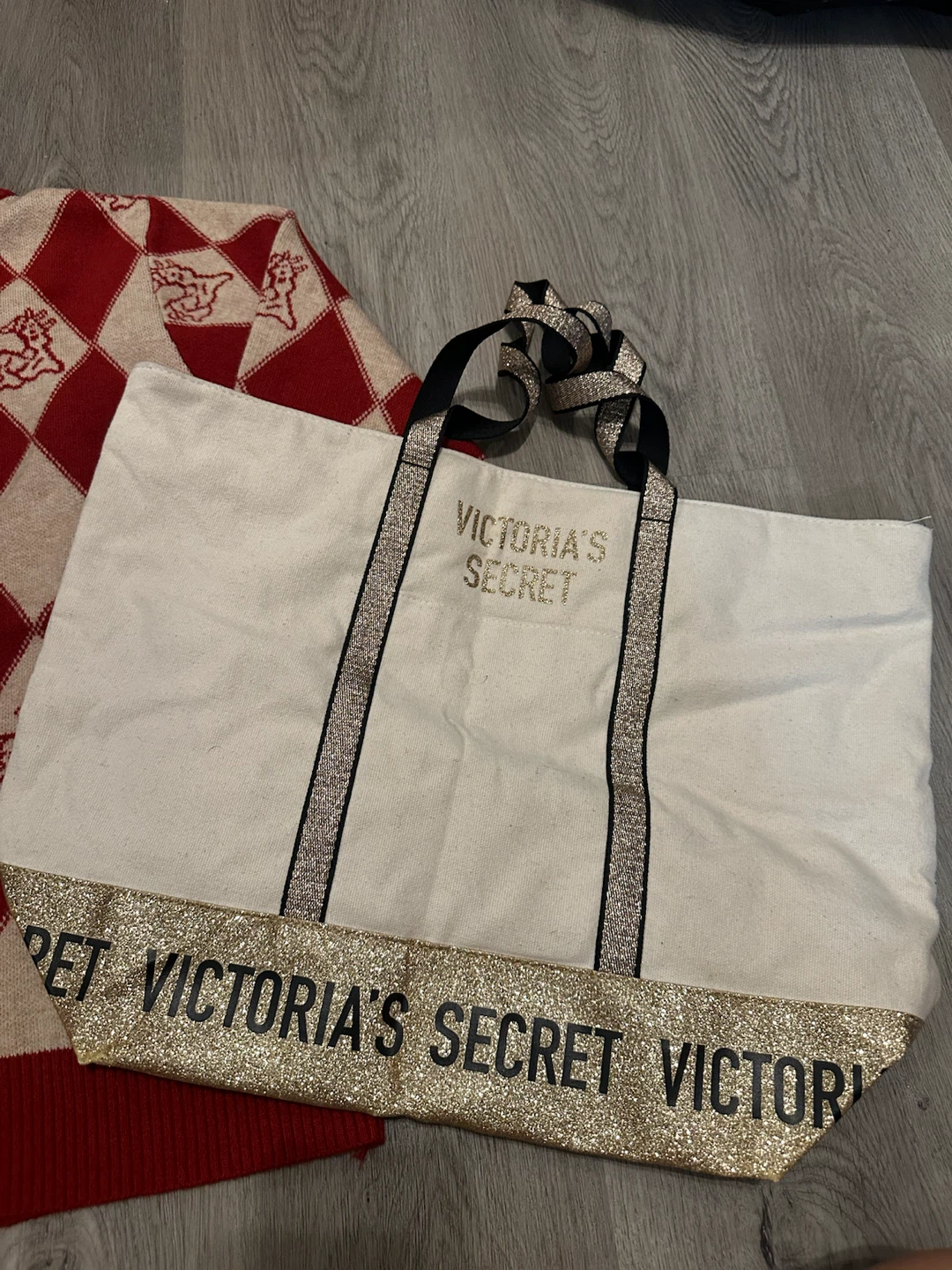 15% Cashmere Sweater + Victoria’s Secret Tote - photo 3