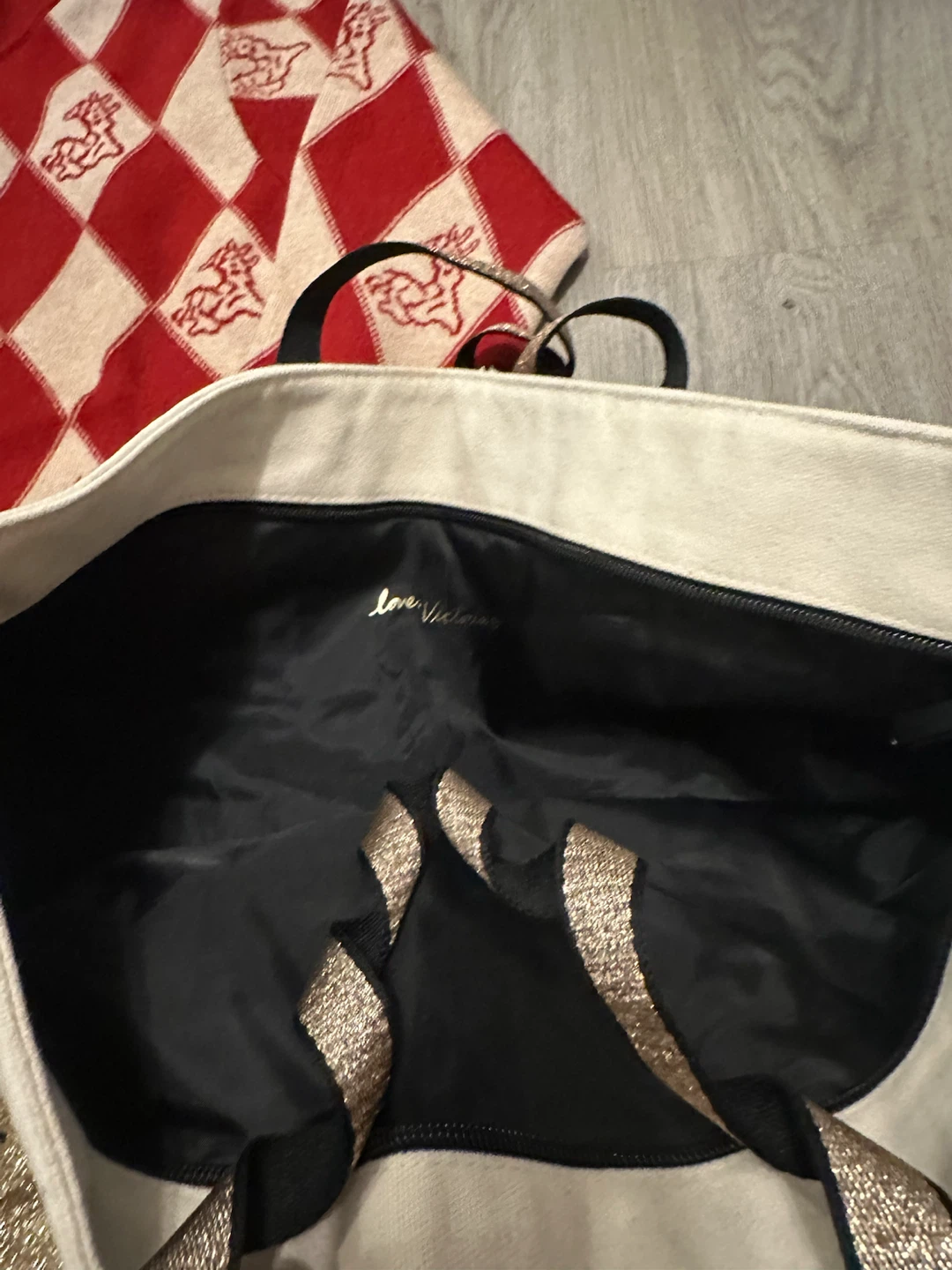15% Cashmere Sweater + Victoria’s Secret Tote - photo 4