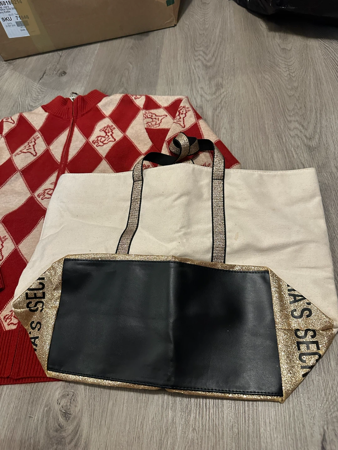 15% Cashmere Sweater + Victoria’s Secret Tote - photo 5