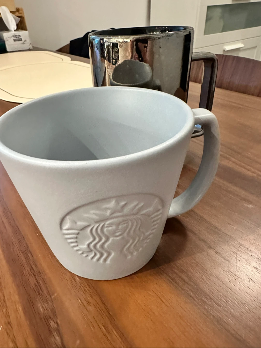 Moving sale - Two Starbucks Ceramic Mugs - photo 2