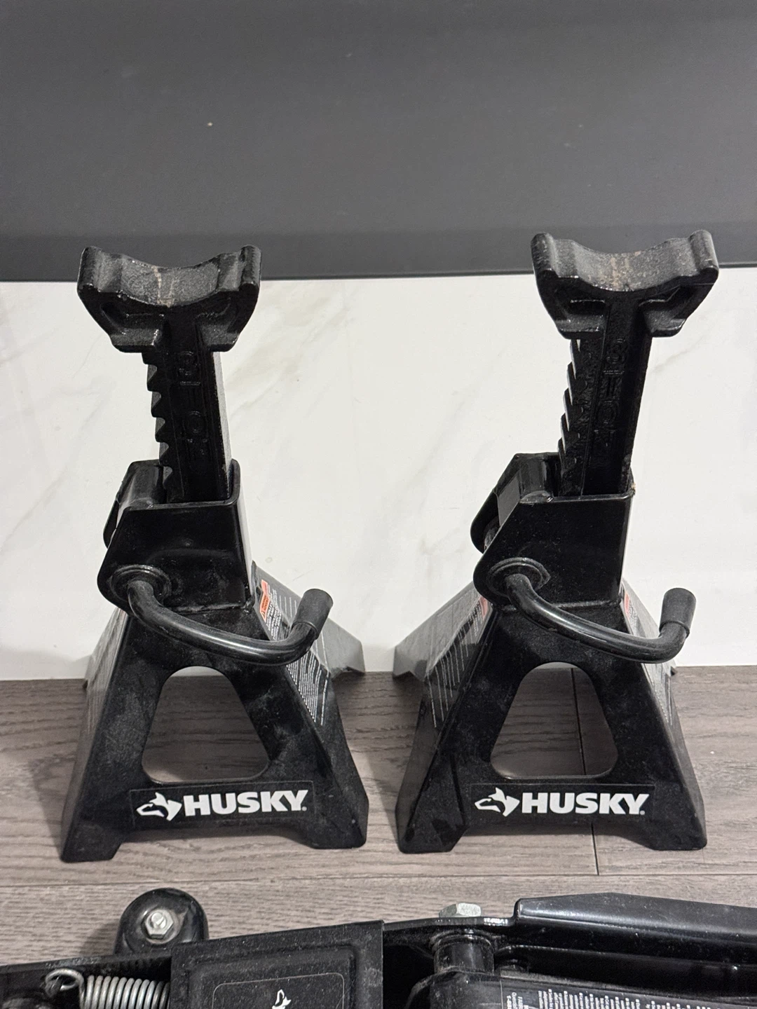 3 Ton Husky Hydraulic Floor Jack and Jack Stands - photo 3
