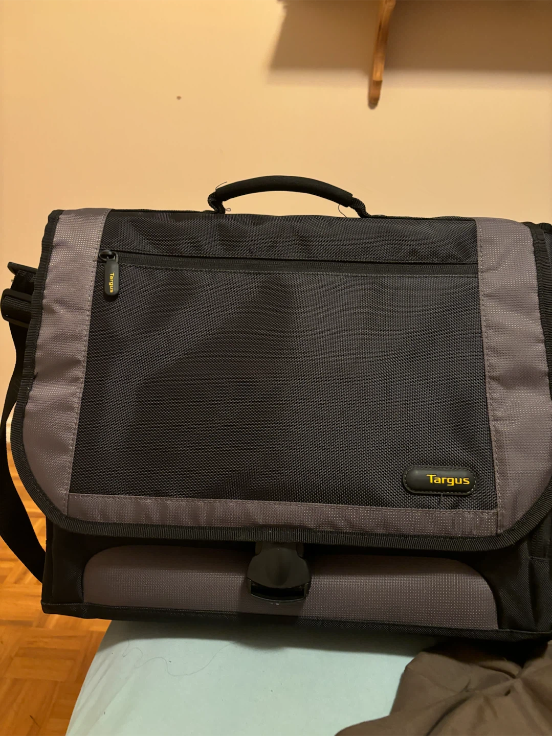 Targus Messenger laptop bag