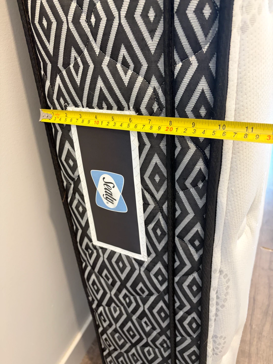 Sealy Queen mattress 10” in good condition - photo 2