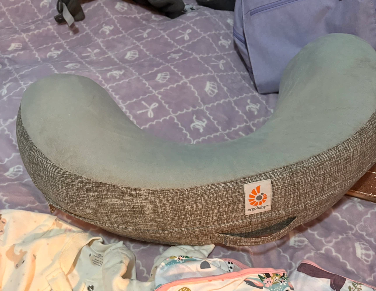 Ergobaby Nursing Pillow