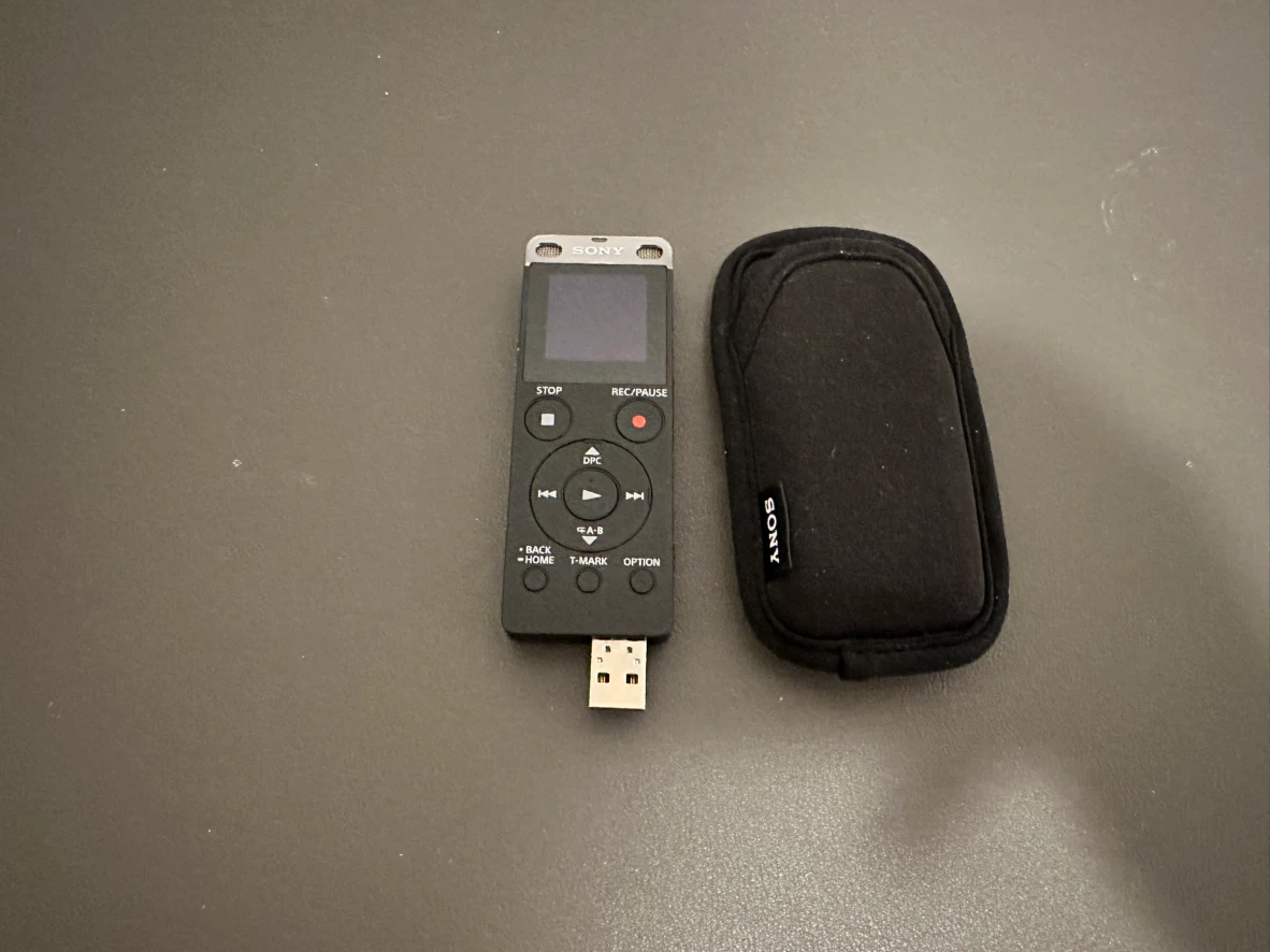 Moving sale - Sony ICD-UX560F Digital Voice Recorder - photo 2