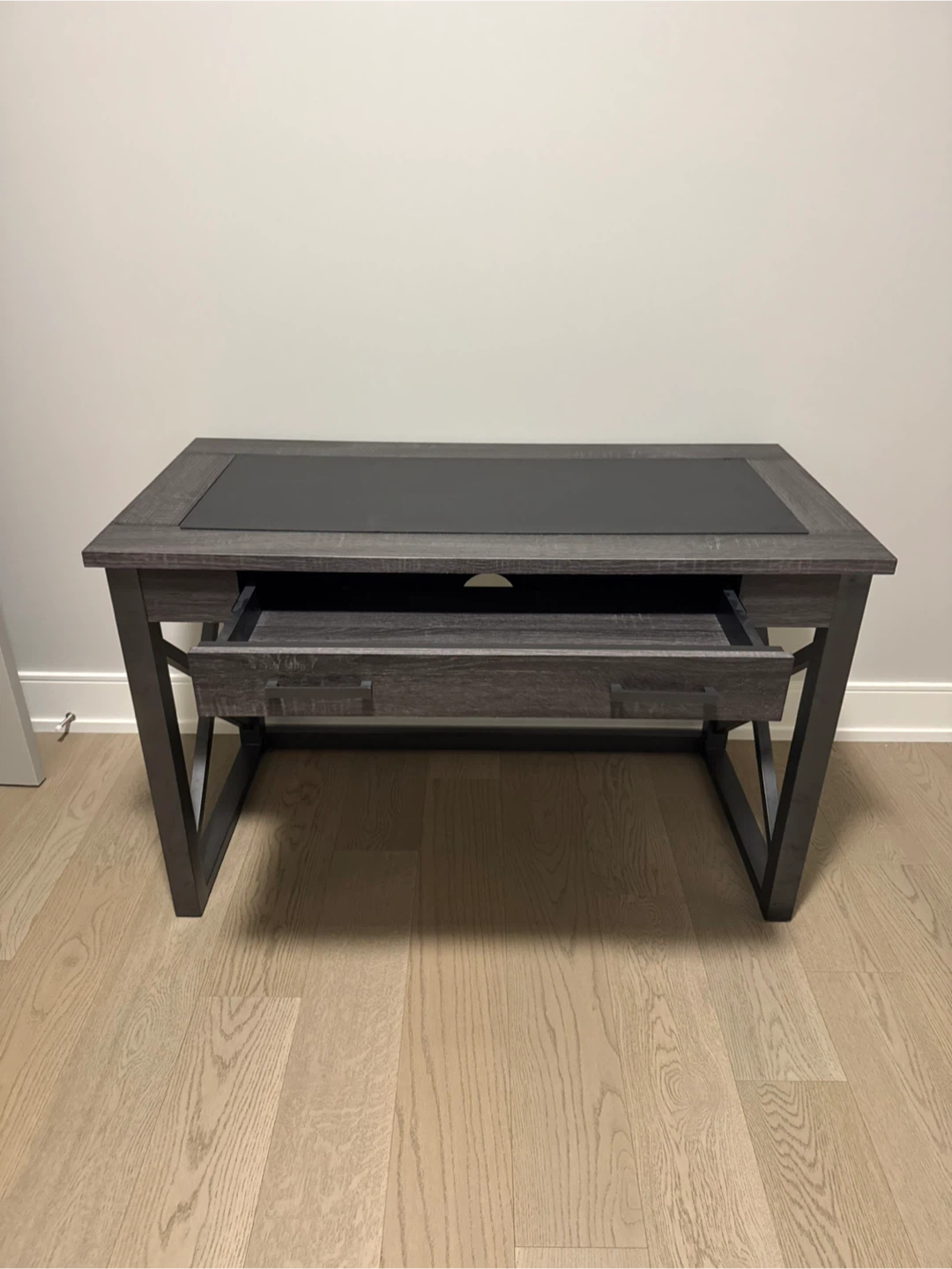 Modern office desk - great condition!