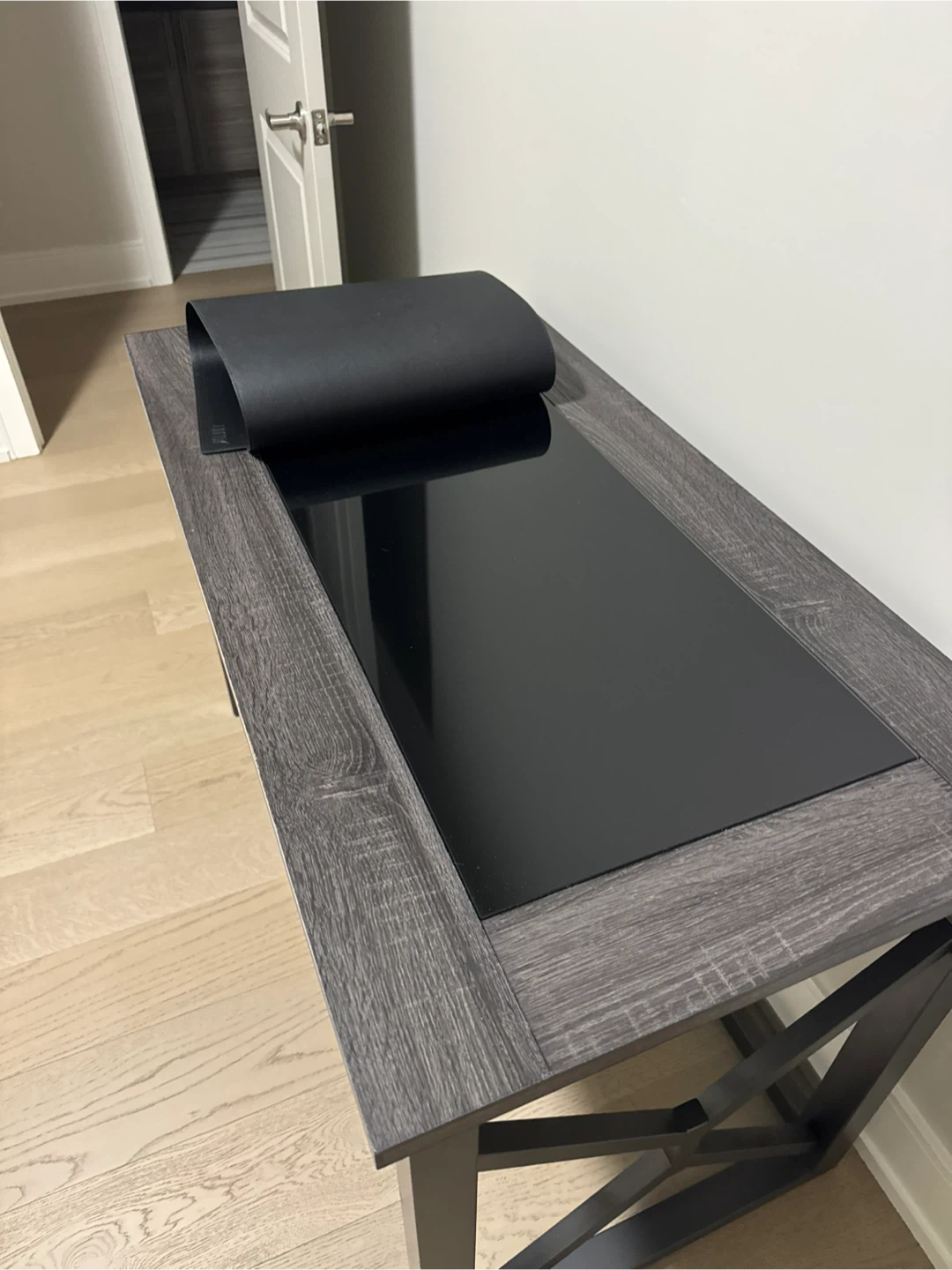 Modern office desk - great condition! - photo 2