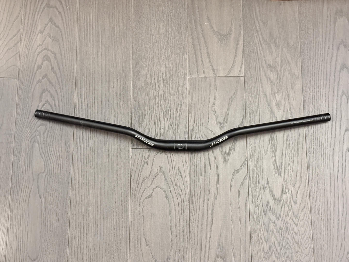 Aluminum MTB handle bar uncut.