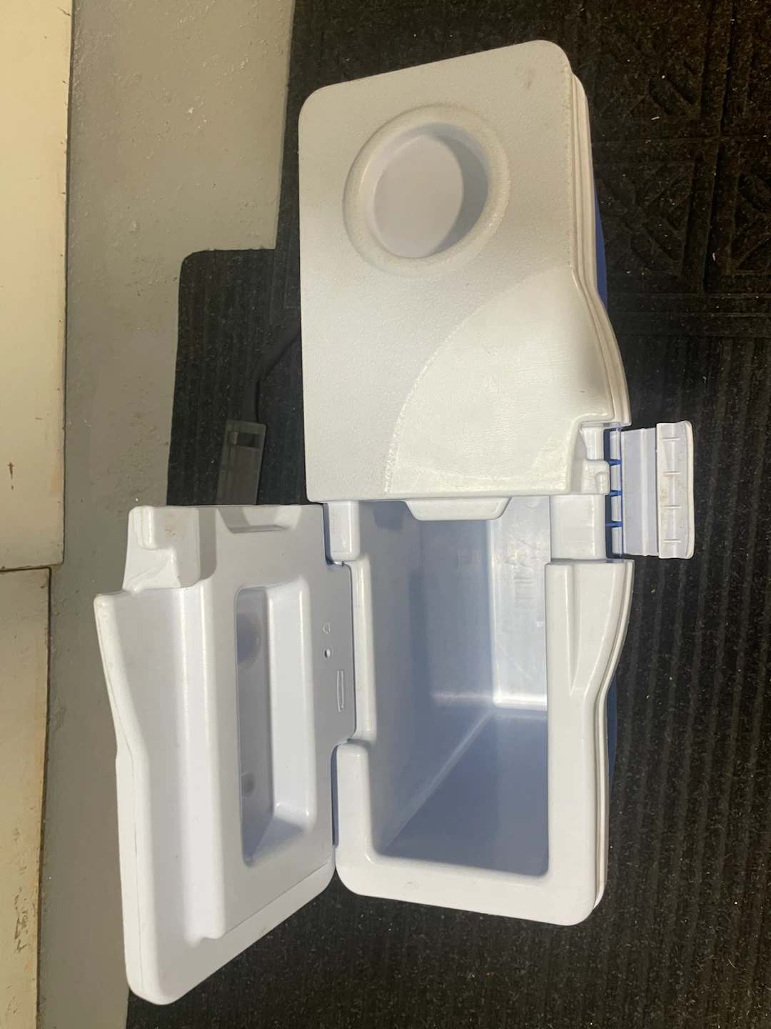 Rubbermaid Blue Cooler - photo 4