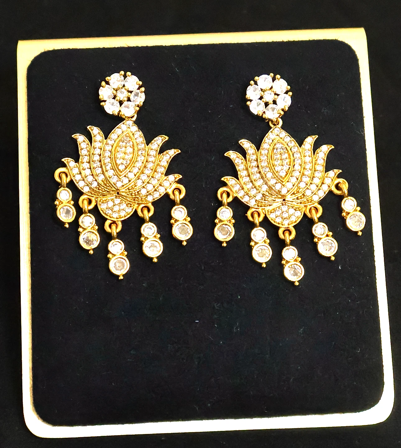 LOTUS PENDANT NECKLACE SET- BRAND NEW!!! - photo 3