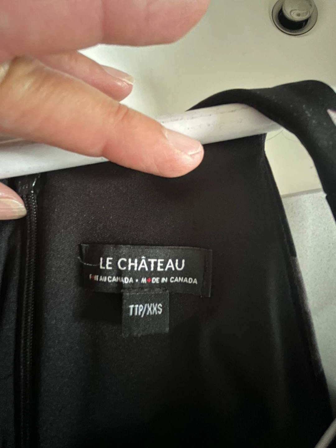 LE CHÂTEAU Black Floral Halter Dress - photo 3