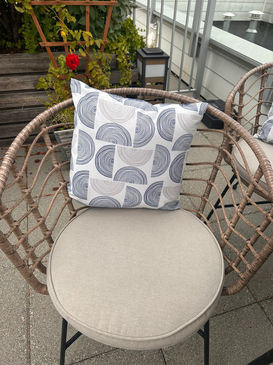 Allen + Roth Patio Dining Set + Umbrella - photo 3