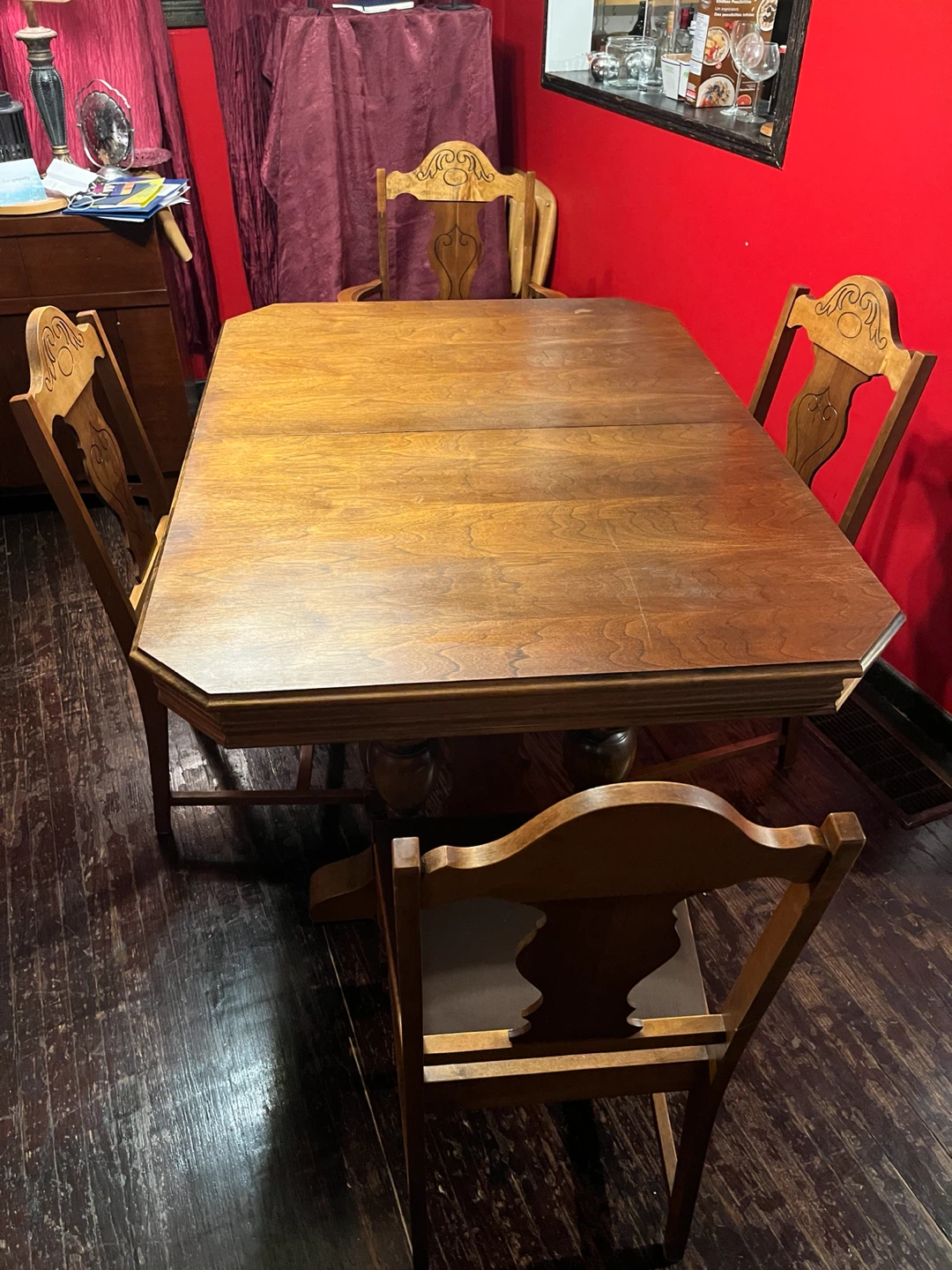 Wooden dining room table & chairs set (table w-built-in leaf)