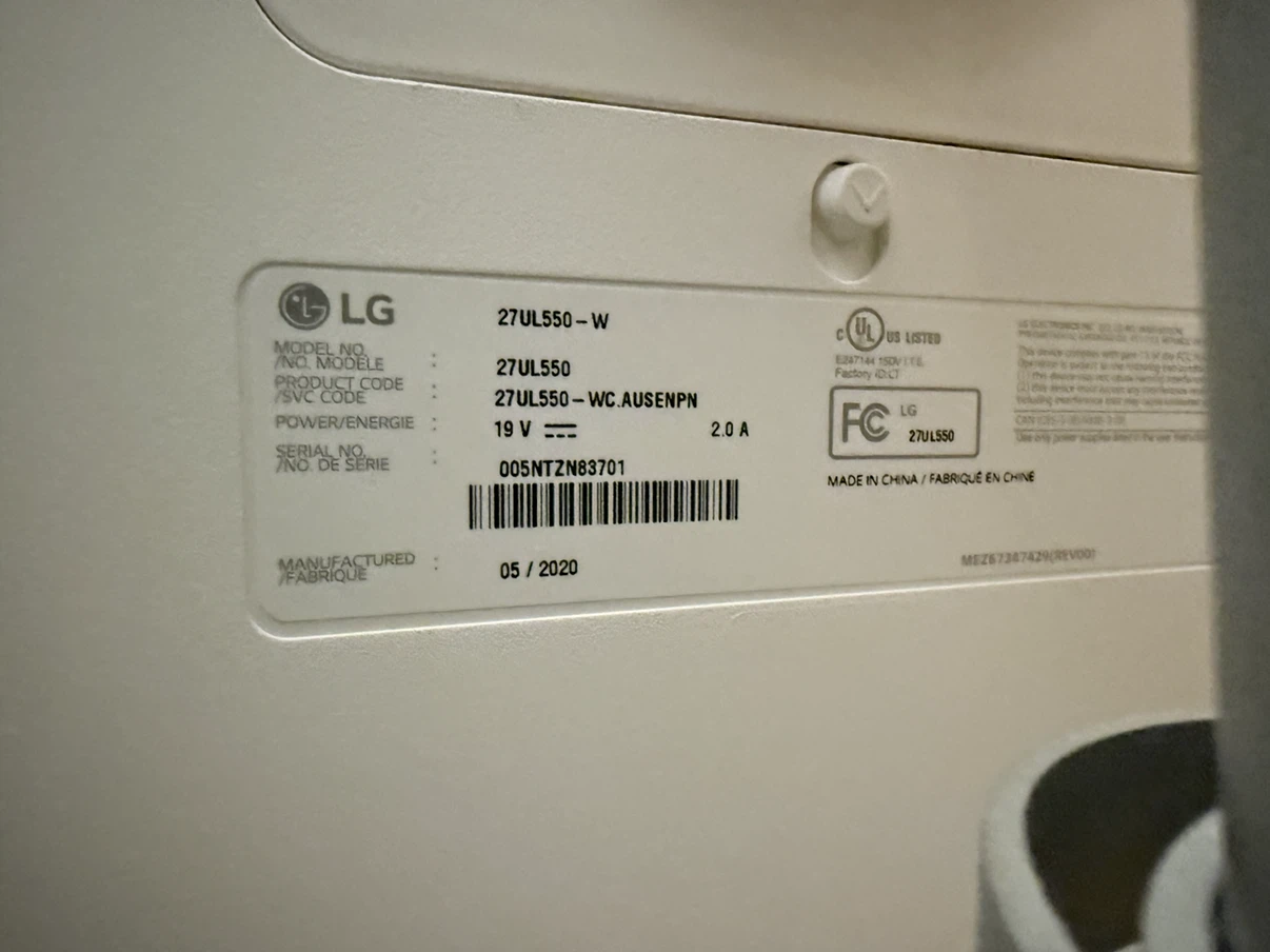 LG 27” 4K 27UL550-W Monitor - photo 4