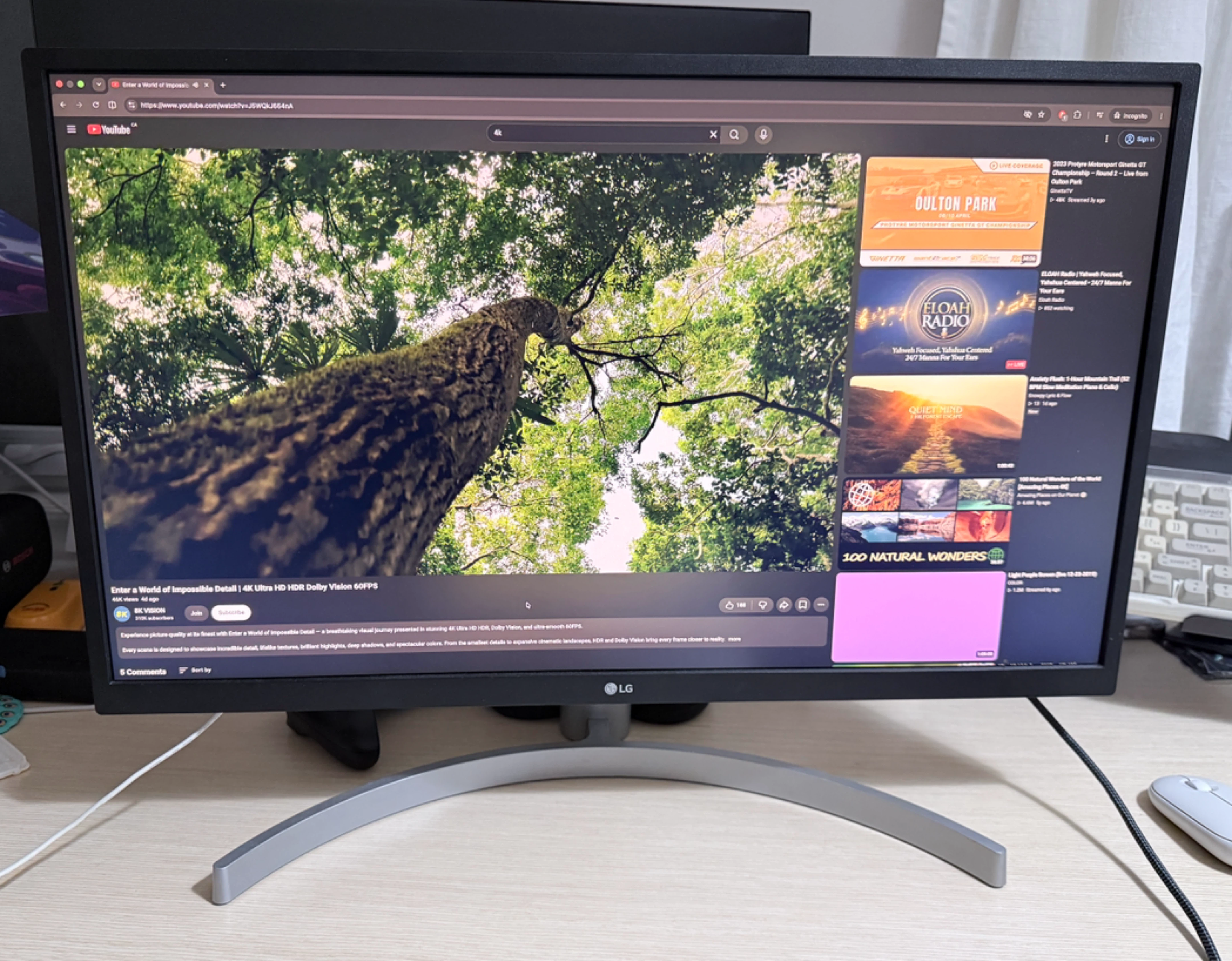 LG 27” 4K 27UL550-W Monitor - photo 2