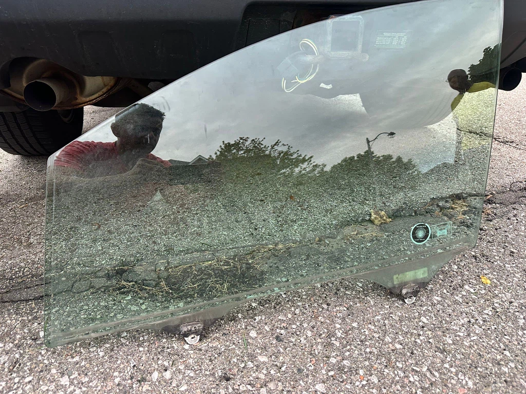 2011 Honda odyssey Pilkington driver Window Glass - photo 2