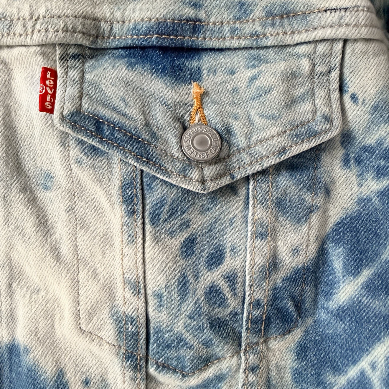 NEW Levi’s Acid Wash Trucker Jacket - photo 3