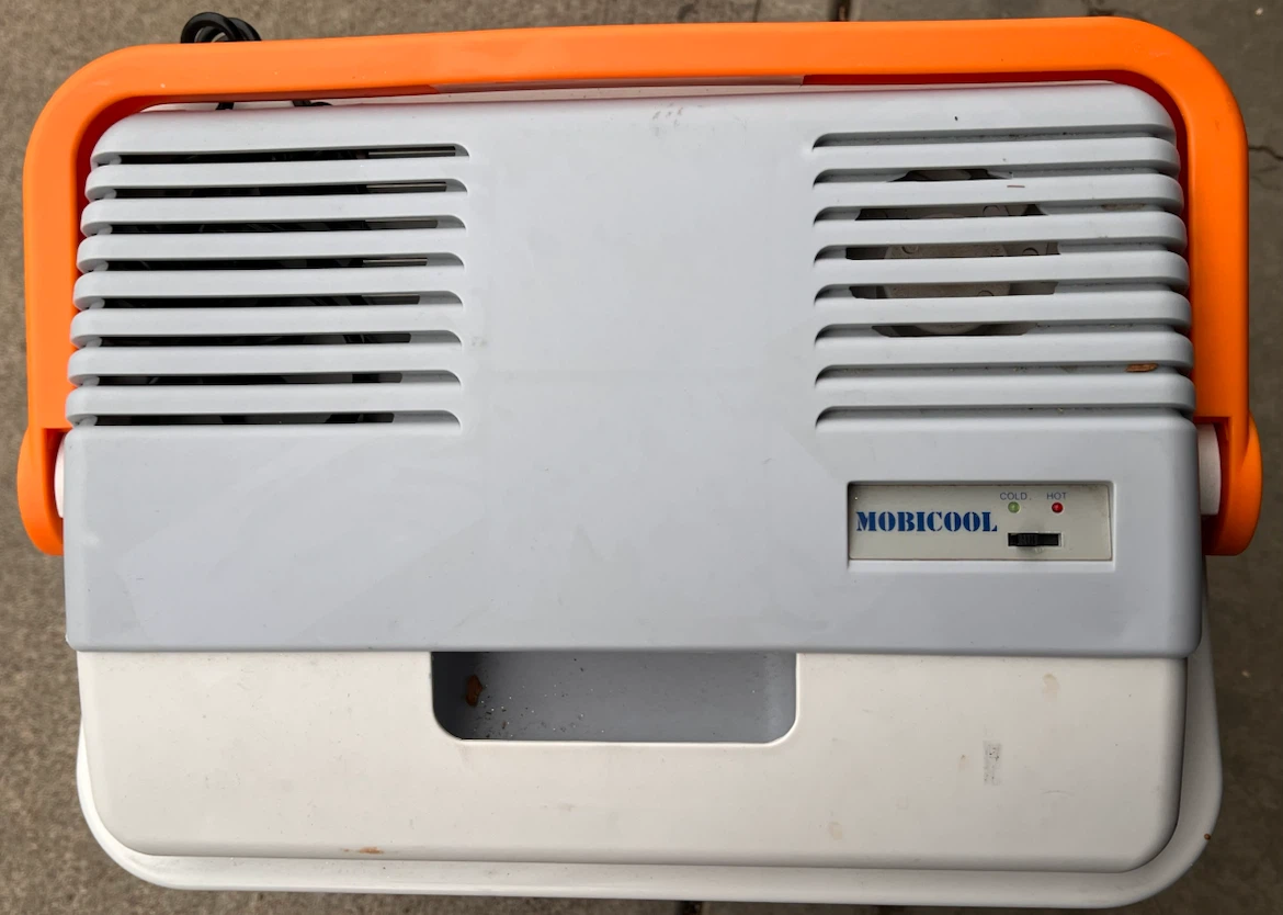 Mobicool Plug-in Heater or Cooler - photo 3