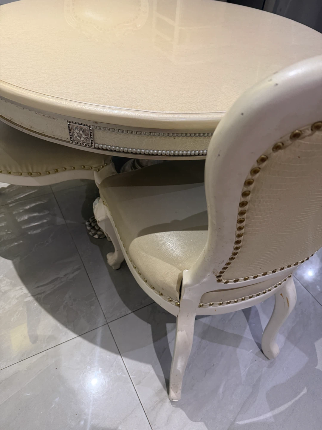 Ornate Dining Table and Chairs Set - photo 4