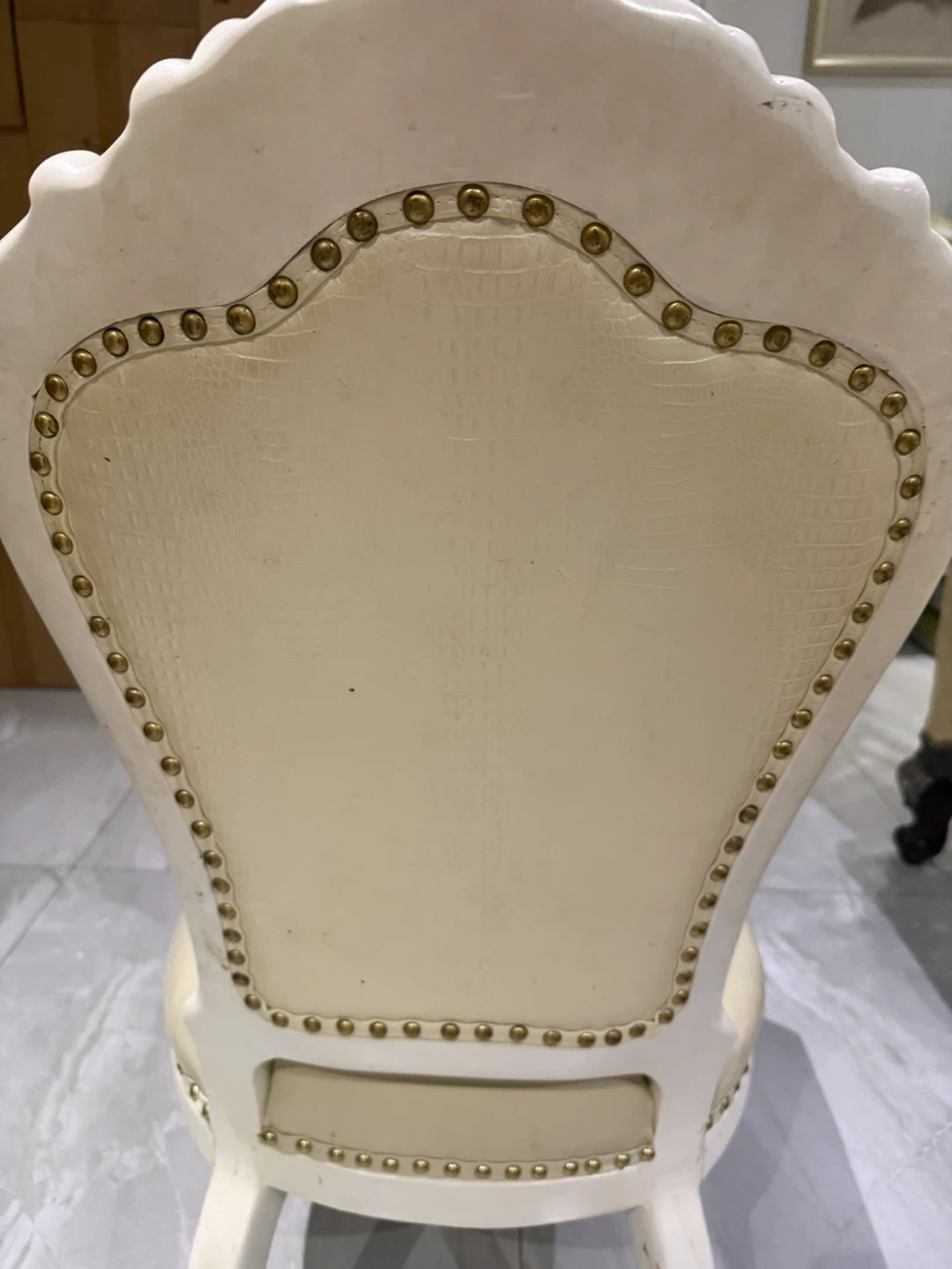 Ornate Dining Table and Chairs Set - photo 5