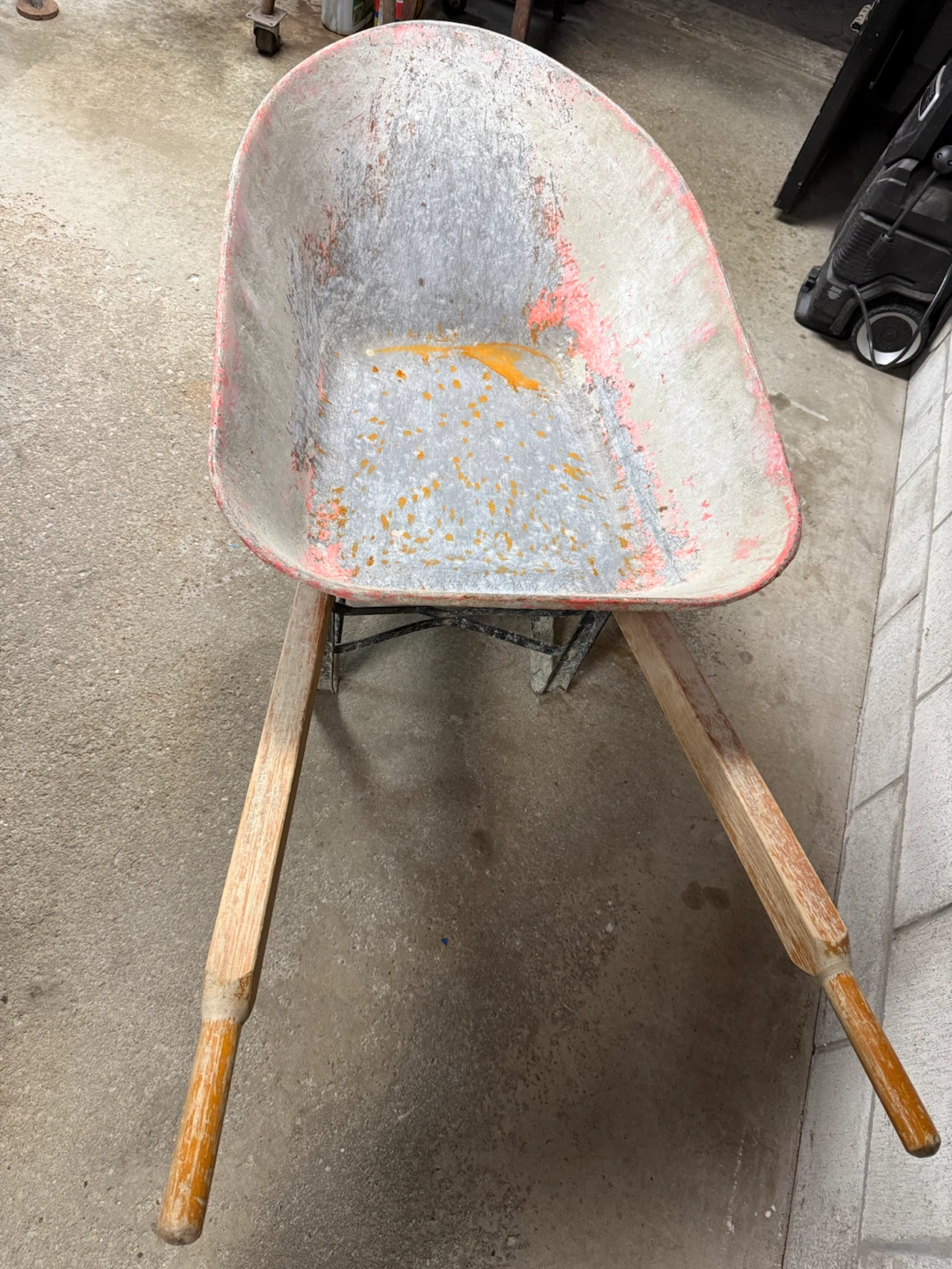 Wheel barrow - photo 3