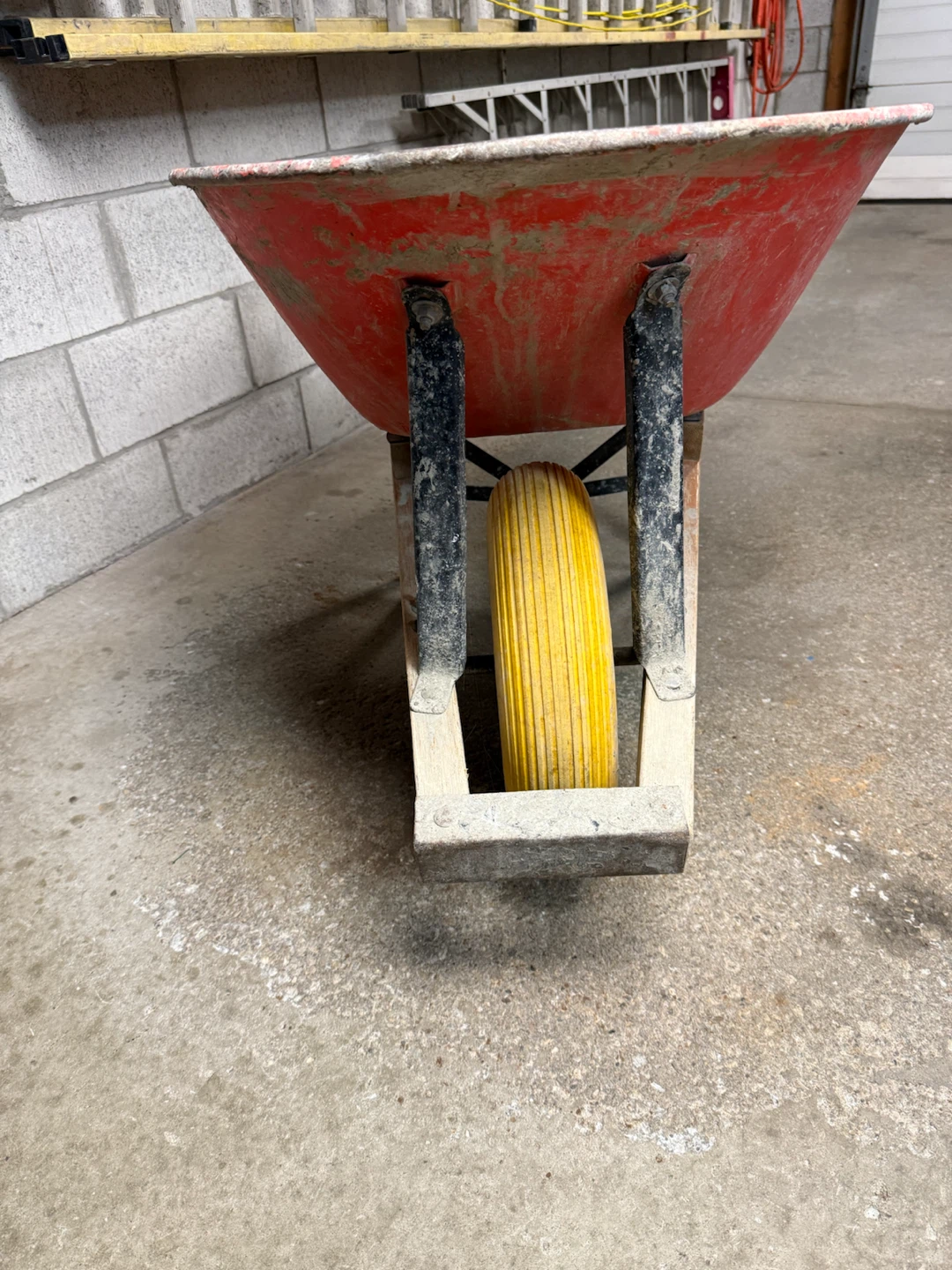 Wheel barrow - photo 4