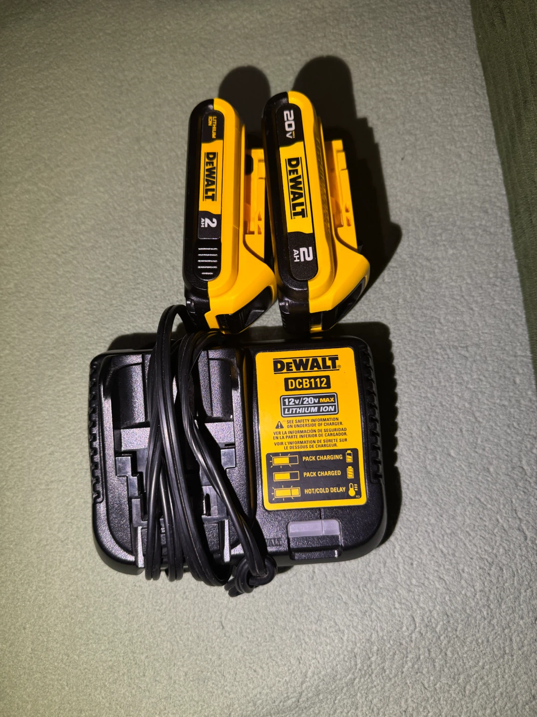 DEWALT 20V MAX Lithium Ion Battery & Charger Combo