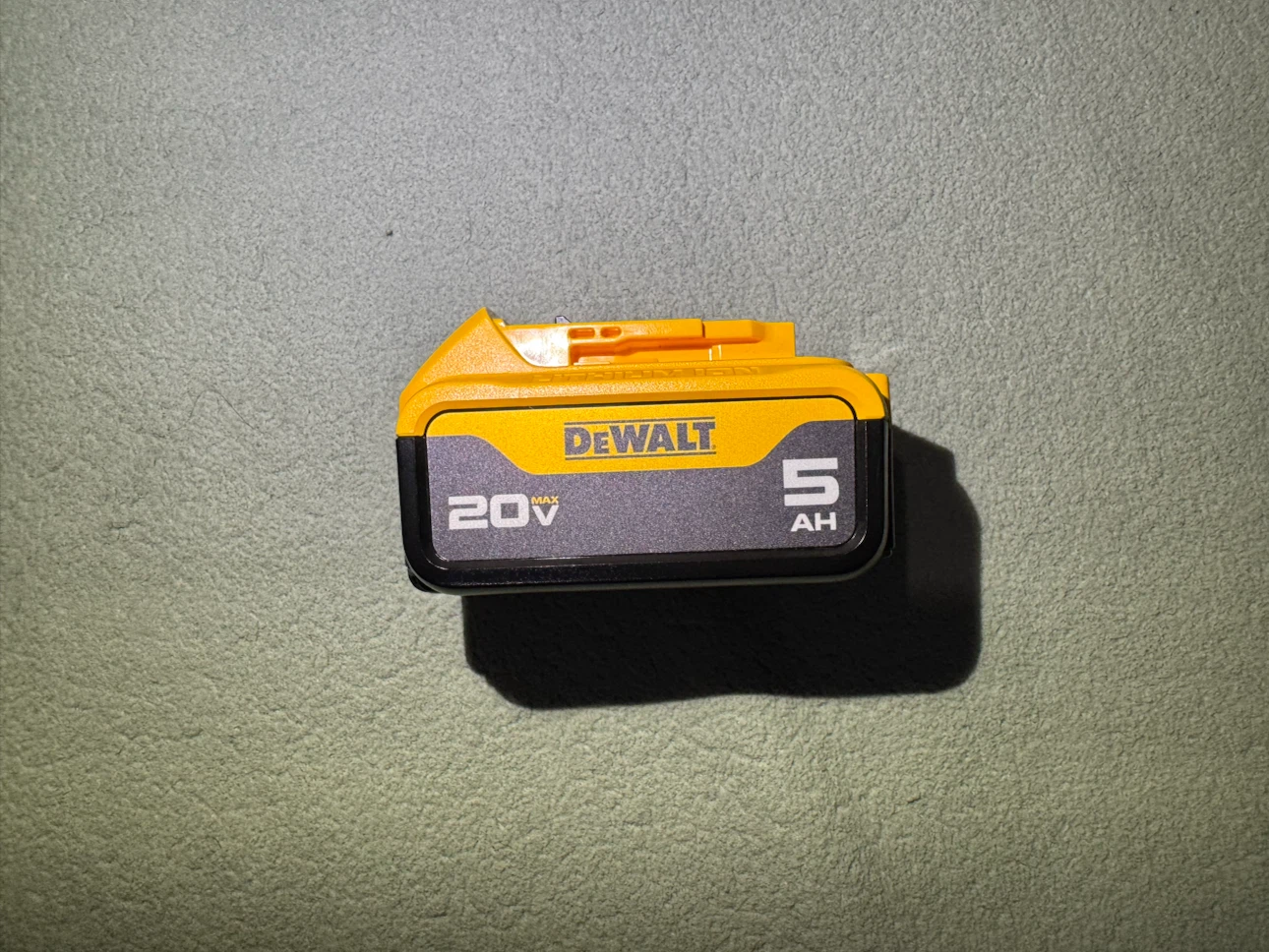 DeWalt 20V MAX 5Ah Lithium-Ion Battery - photo 3