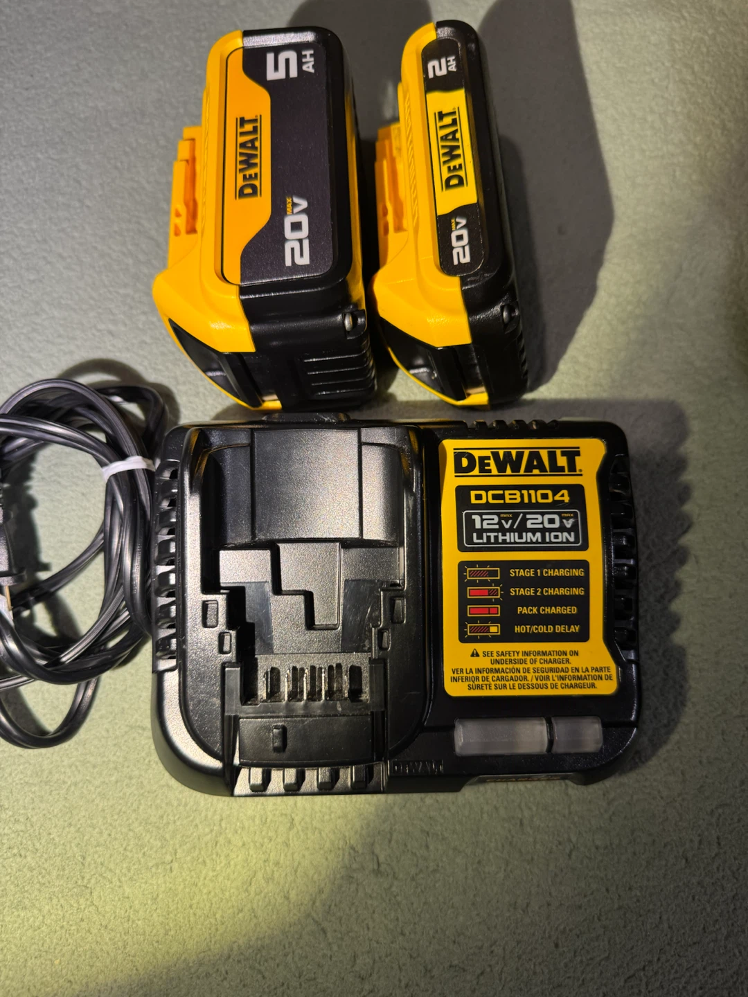 DeWalt 20V Battery and Charger Set - photo 2