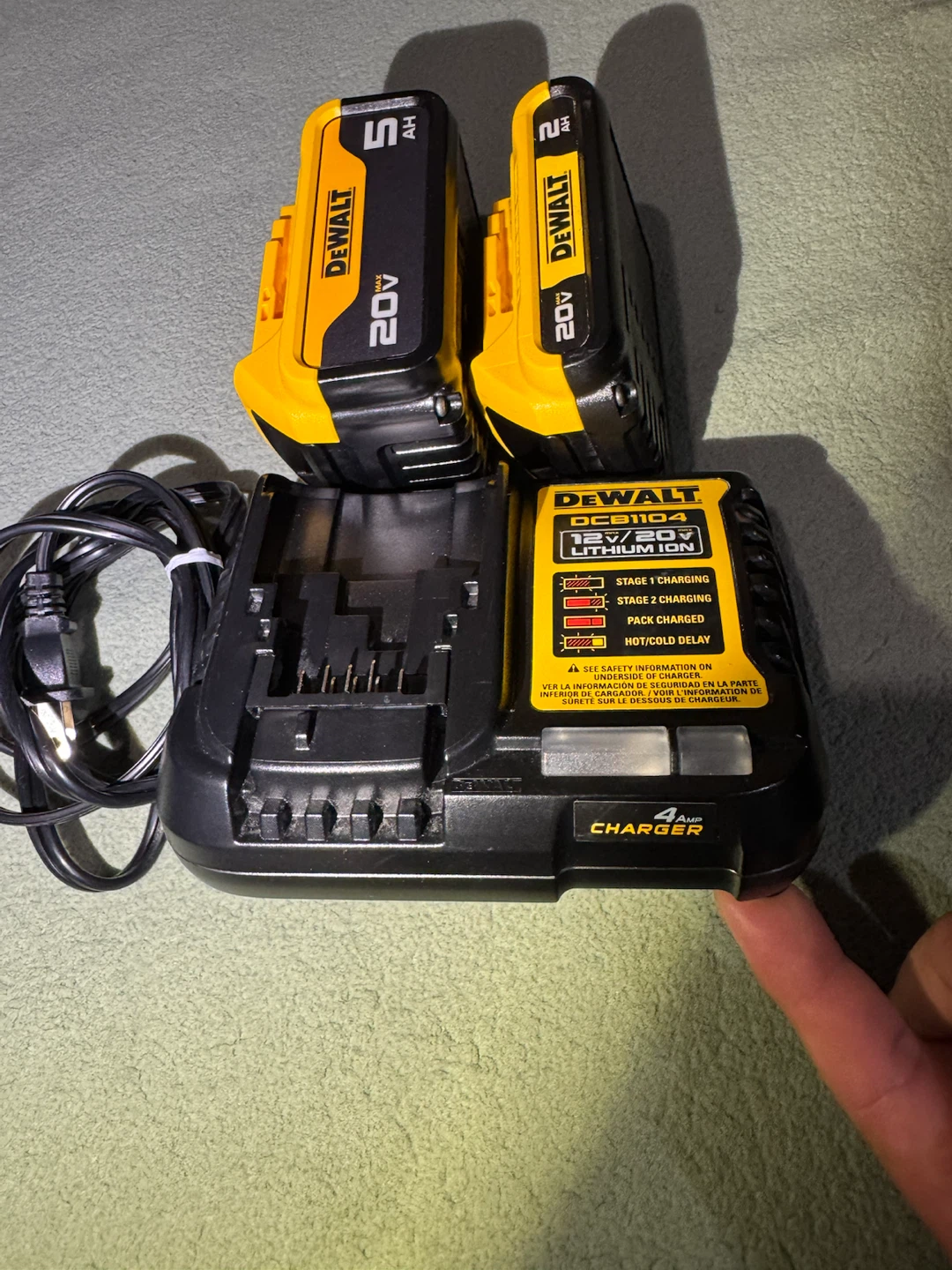 DeWalt 20V Battery and Charger Set - photo 3