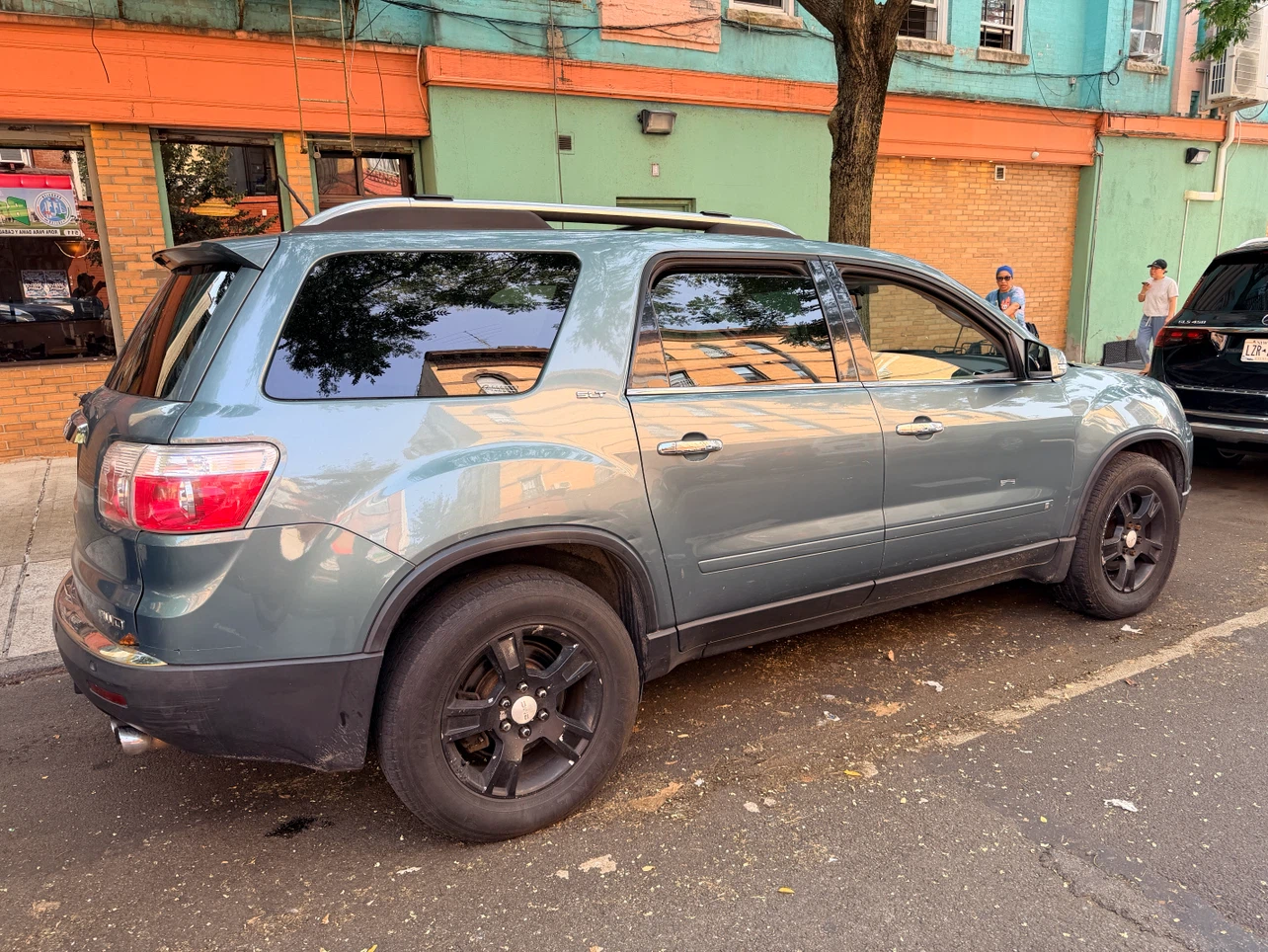 2008-2012 GMC Acadia SUV - photo 3