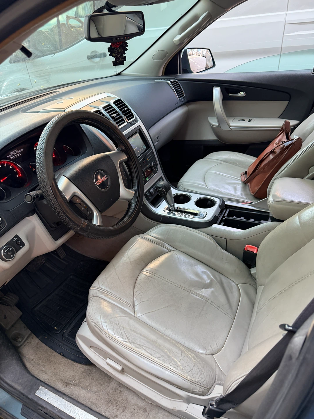 2008-2012 GMC Acadia SUV - photo 4