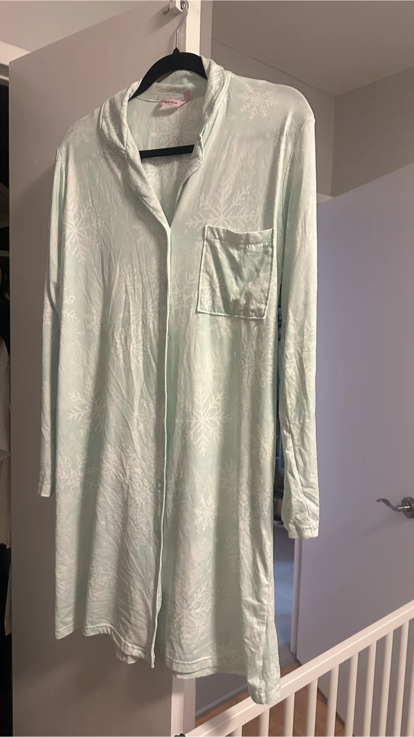La Vie en Rose Sleepshirt - Snowflakes Size M